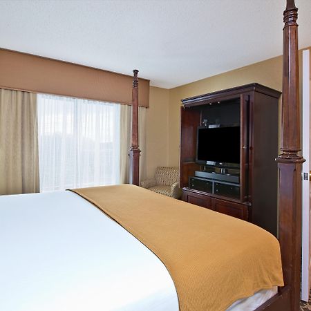 Holiday Inn Express & Suites - Sharon-Hermitage By Ihg West Middlesex Buitenkant foto
