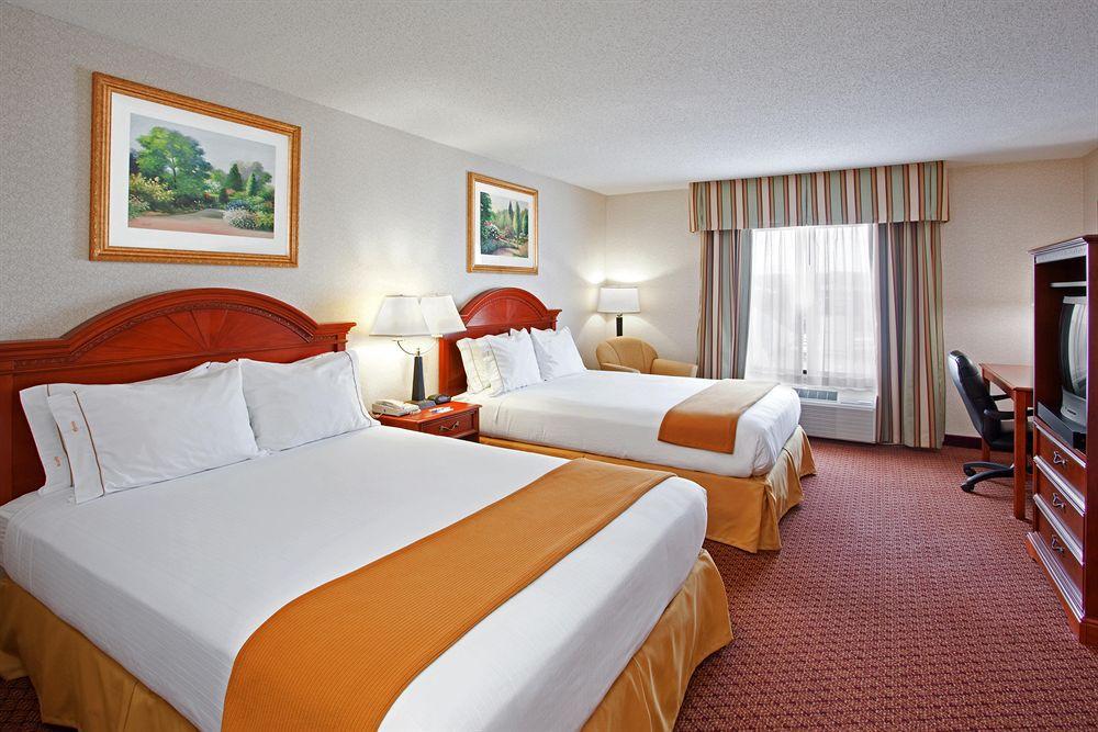 Holiday Inn Express & Suites - Sharon-Hermitage By Ihg West Middlesex Buitenkant foto