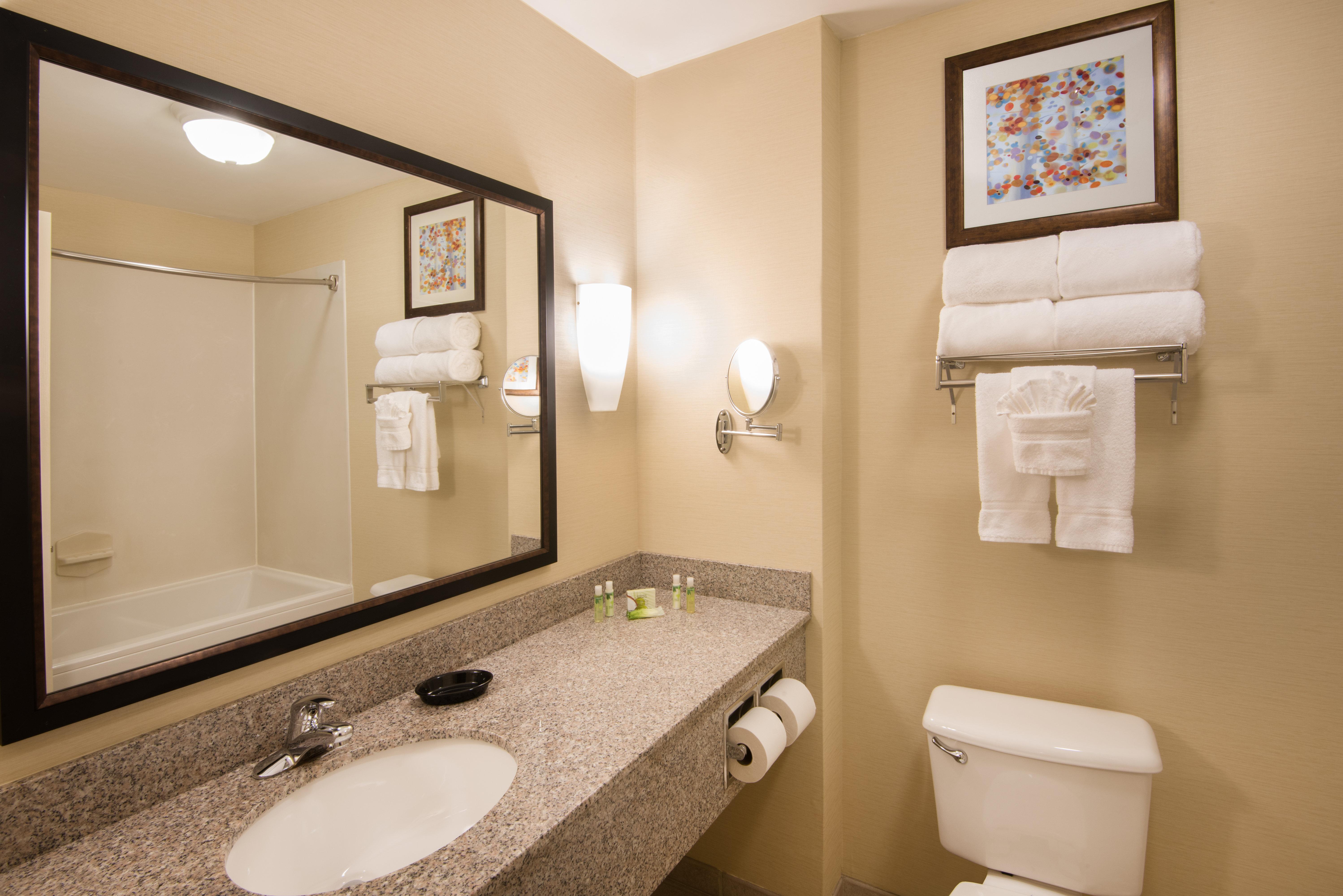 Holiday Inn Express & Suites - Sharon-Hermitage By Ihg West Middlesex Buitenkant foto