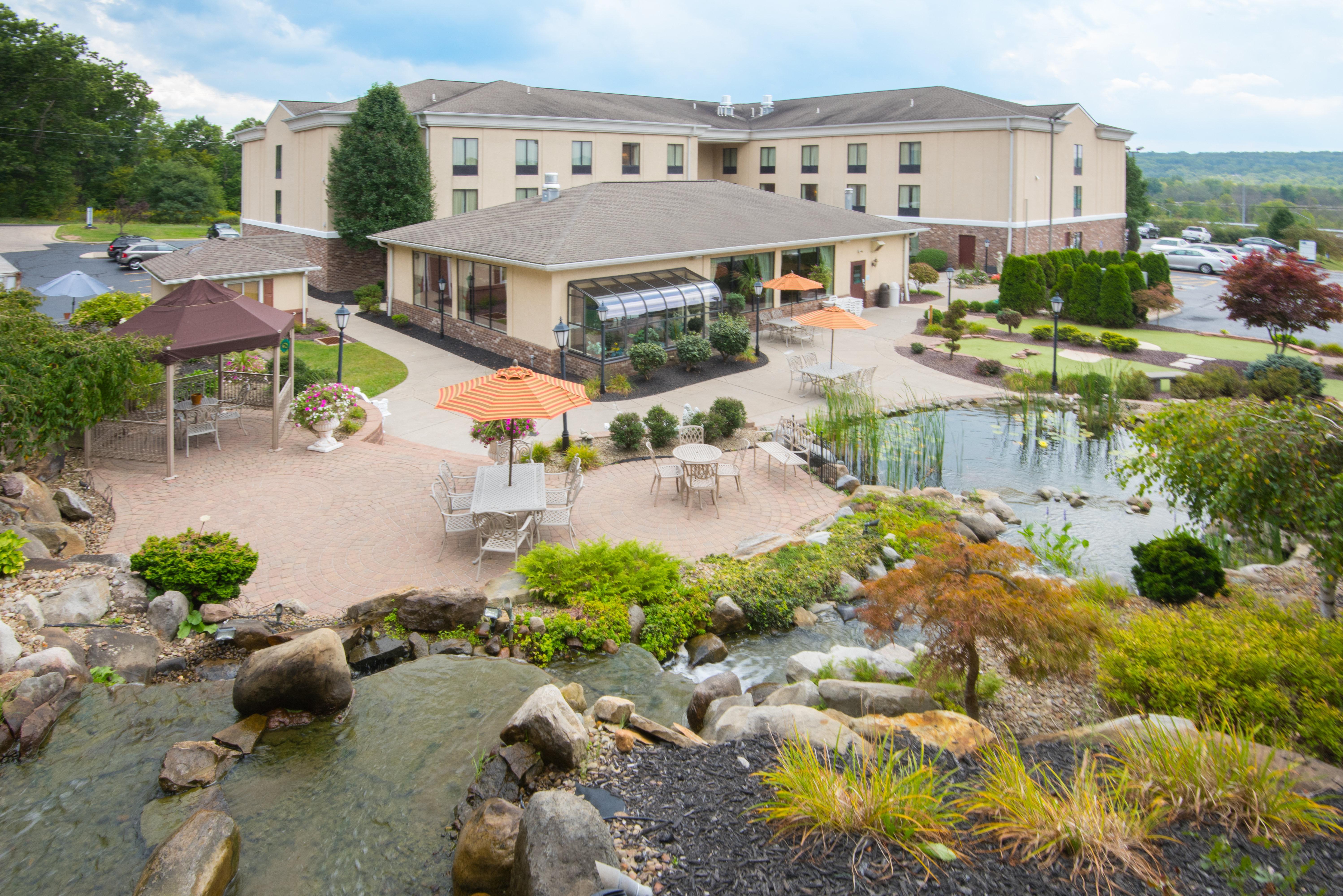 Holiday Inn Express & Suites - Sharon-Hermitage By Ihg West Middlesex Buitenkant foto