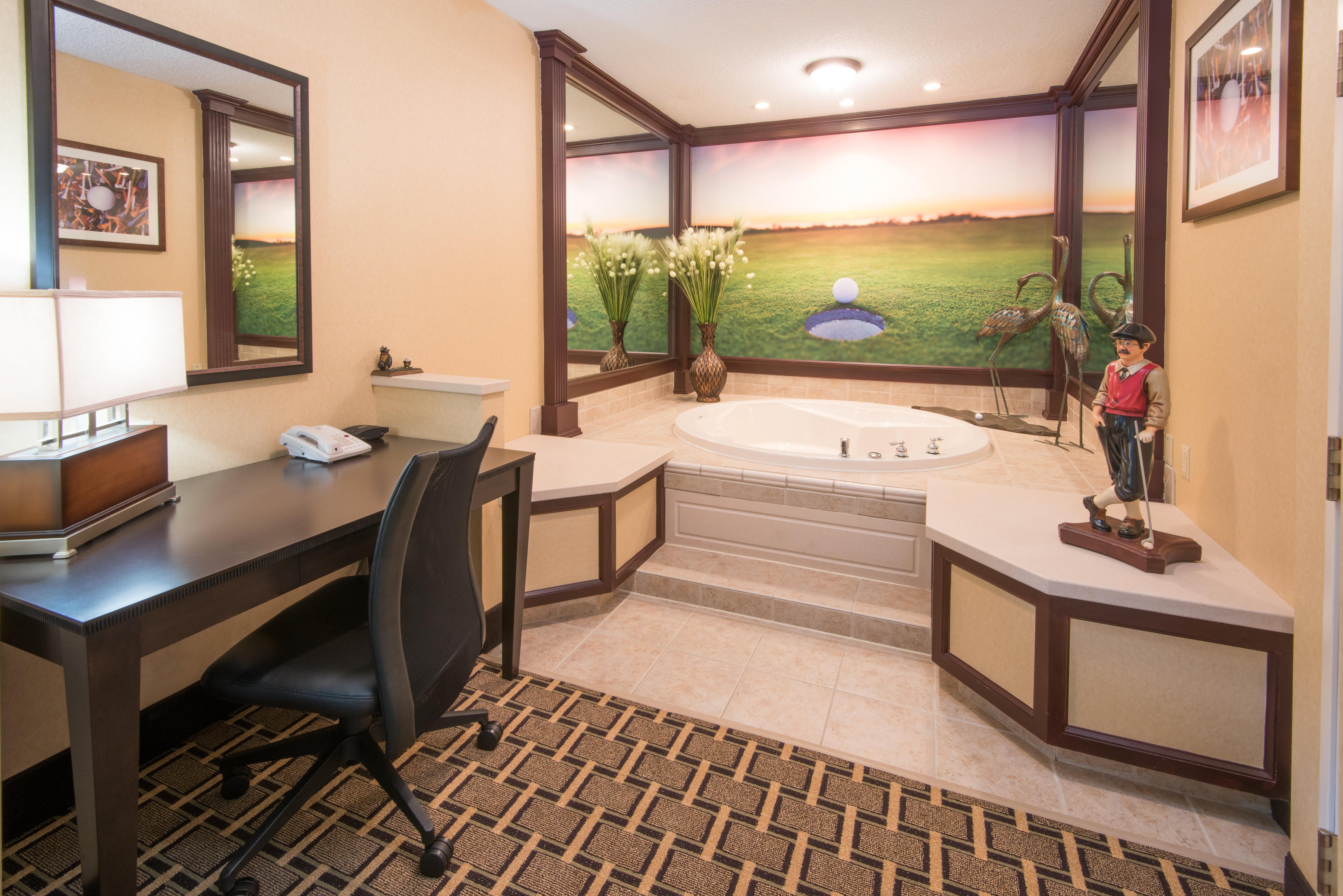 Holiday Inn Express & Suites - Sharon-Hermitage By Ihg West Middlesex Buitenkant foto
