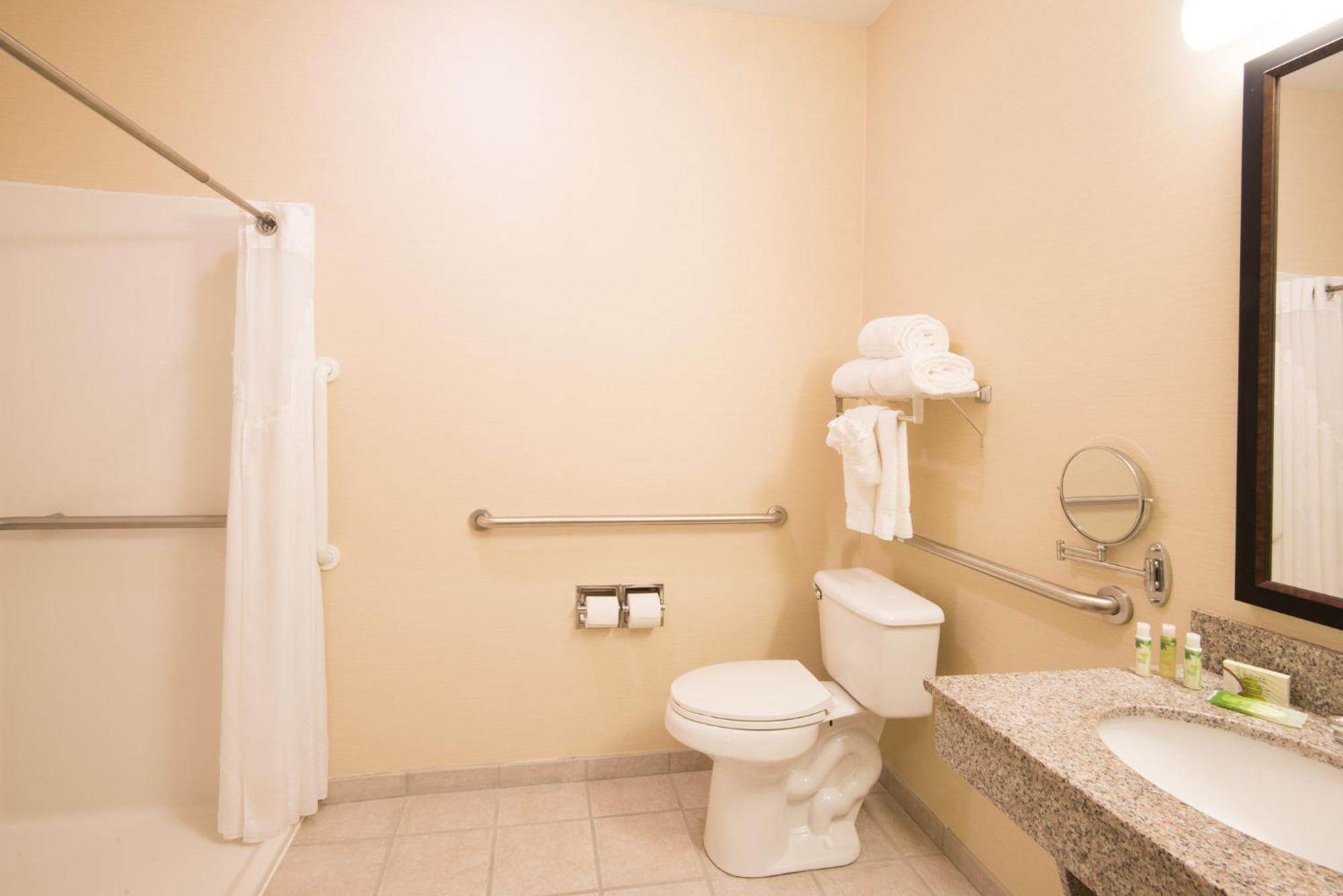 Holiday Inn Express & Suites - Sharon-Hermitage By Ihg West Middlesex Buitenkant foto