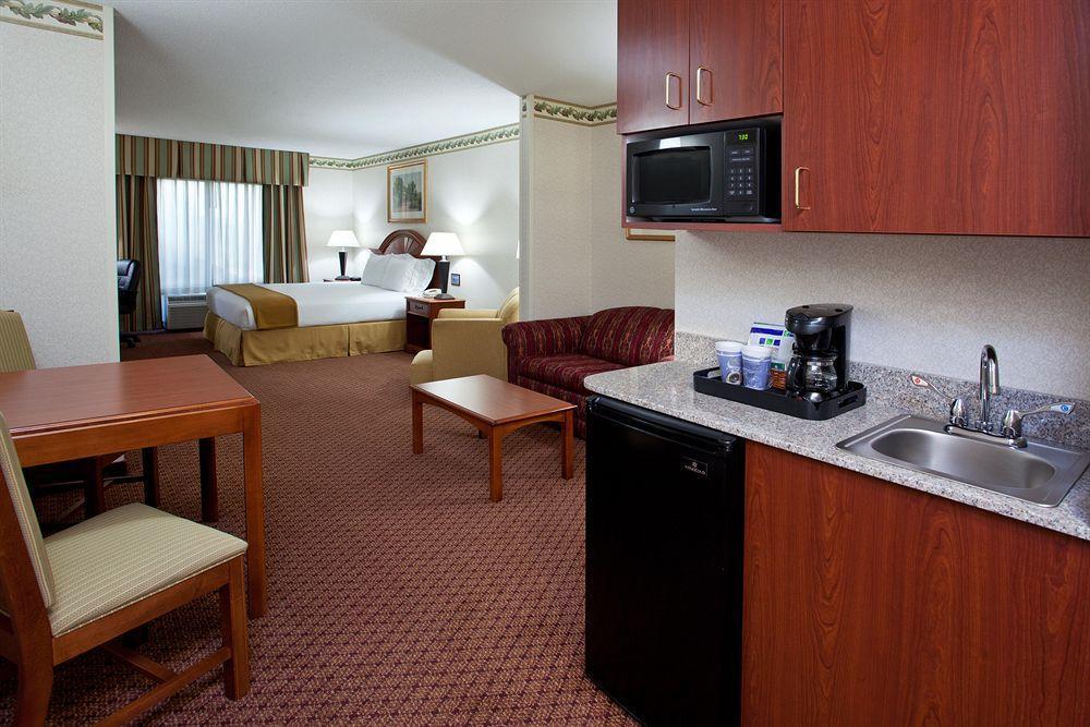 Holiday Inn Express & Suites - Sharon-Hermitage By Ihg West Middlesex Buitenkant foto
