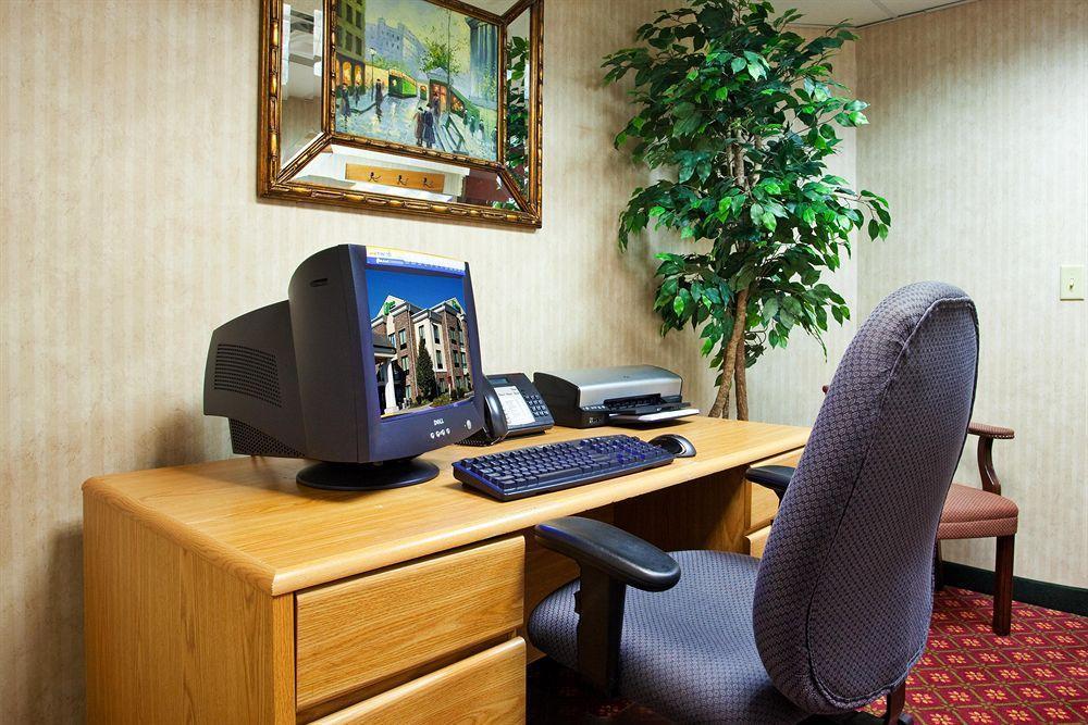 Holiday Inn Express & Suites - Sharon-Hermitage By Ihg West Middlesex Buitenkant foto